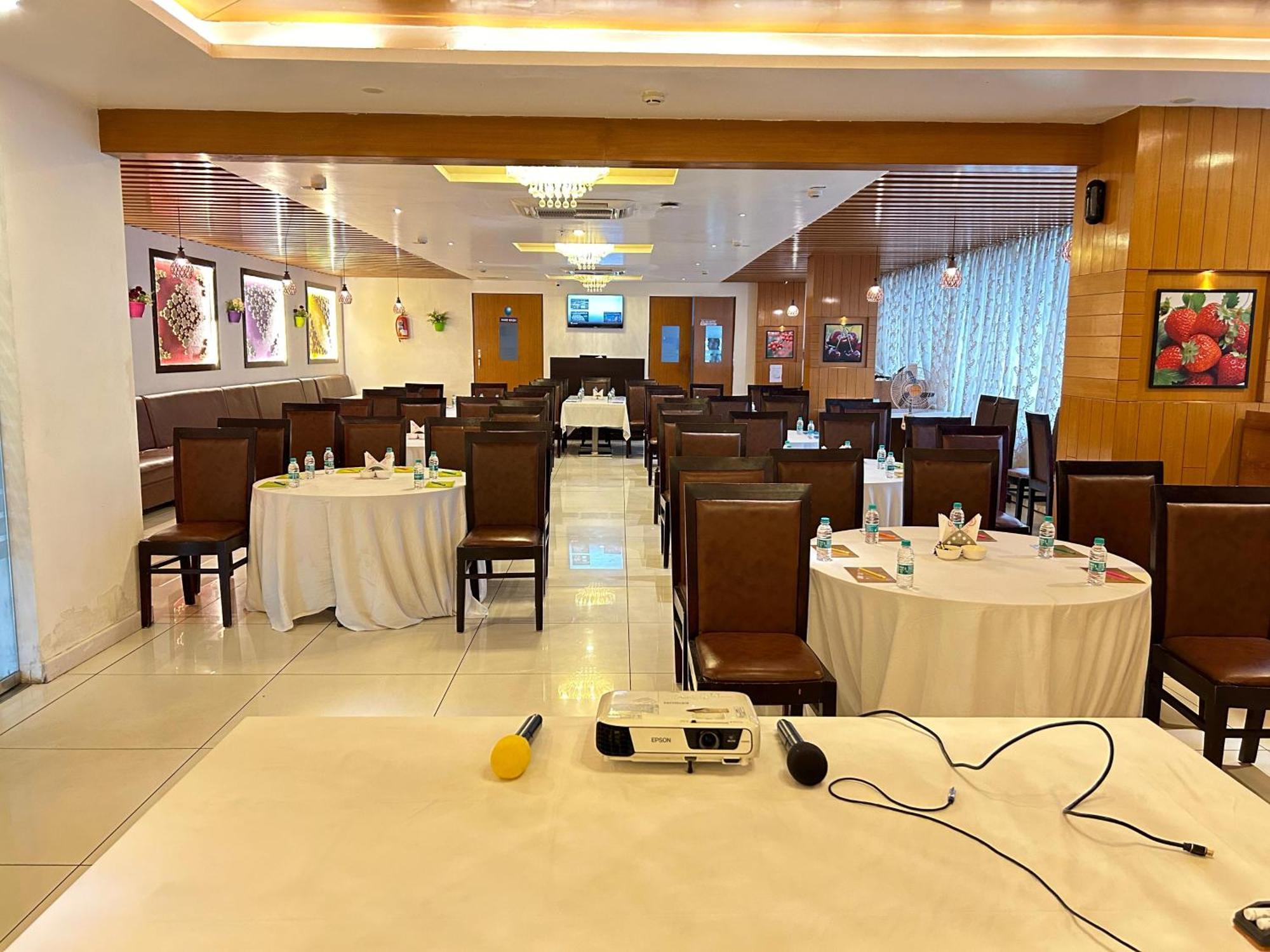 ויסאקפאטנם Hotel Lorven מראה חיצוני תמונה